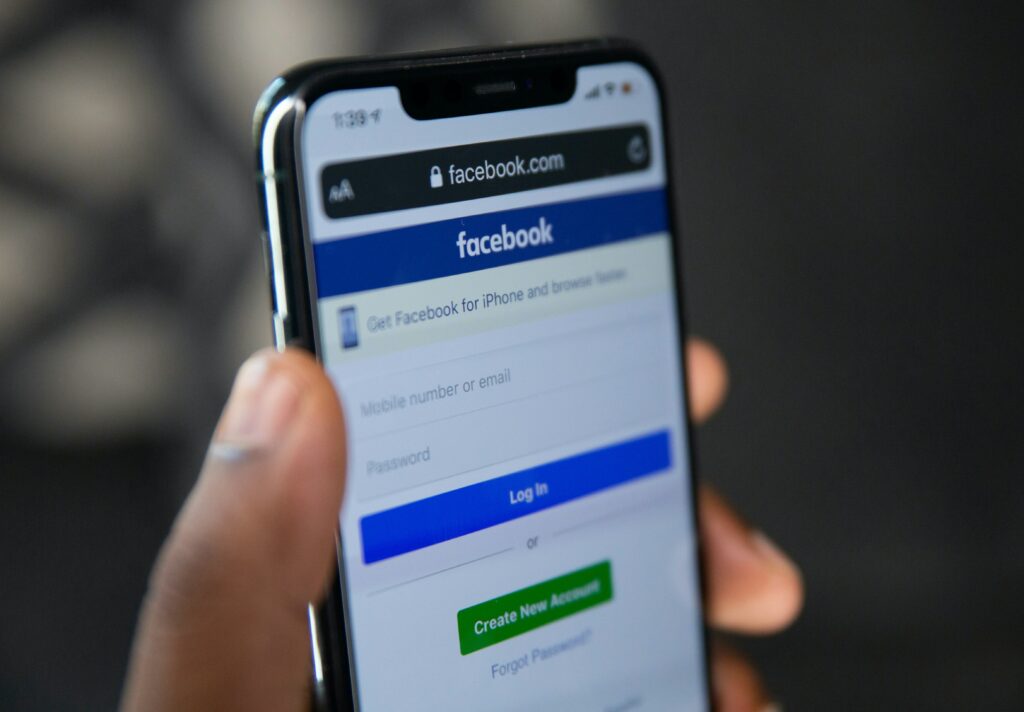 Suppression d’un faux compte Facebook usurpant l’identité d’une personne.